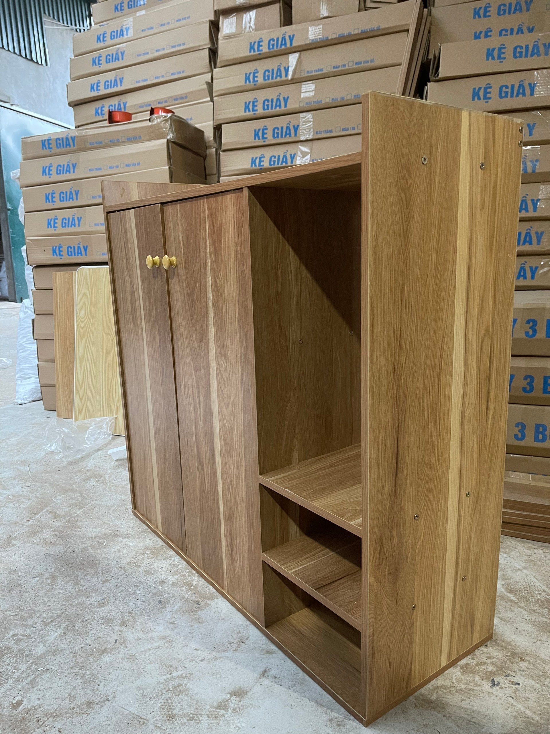 Modern Wooden Shoe Cabinet with 3 Compartments & Side Shelves – Space-Saving Entryway Storage Organizer for Small Apartments