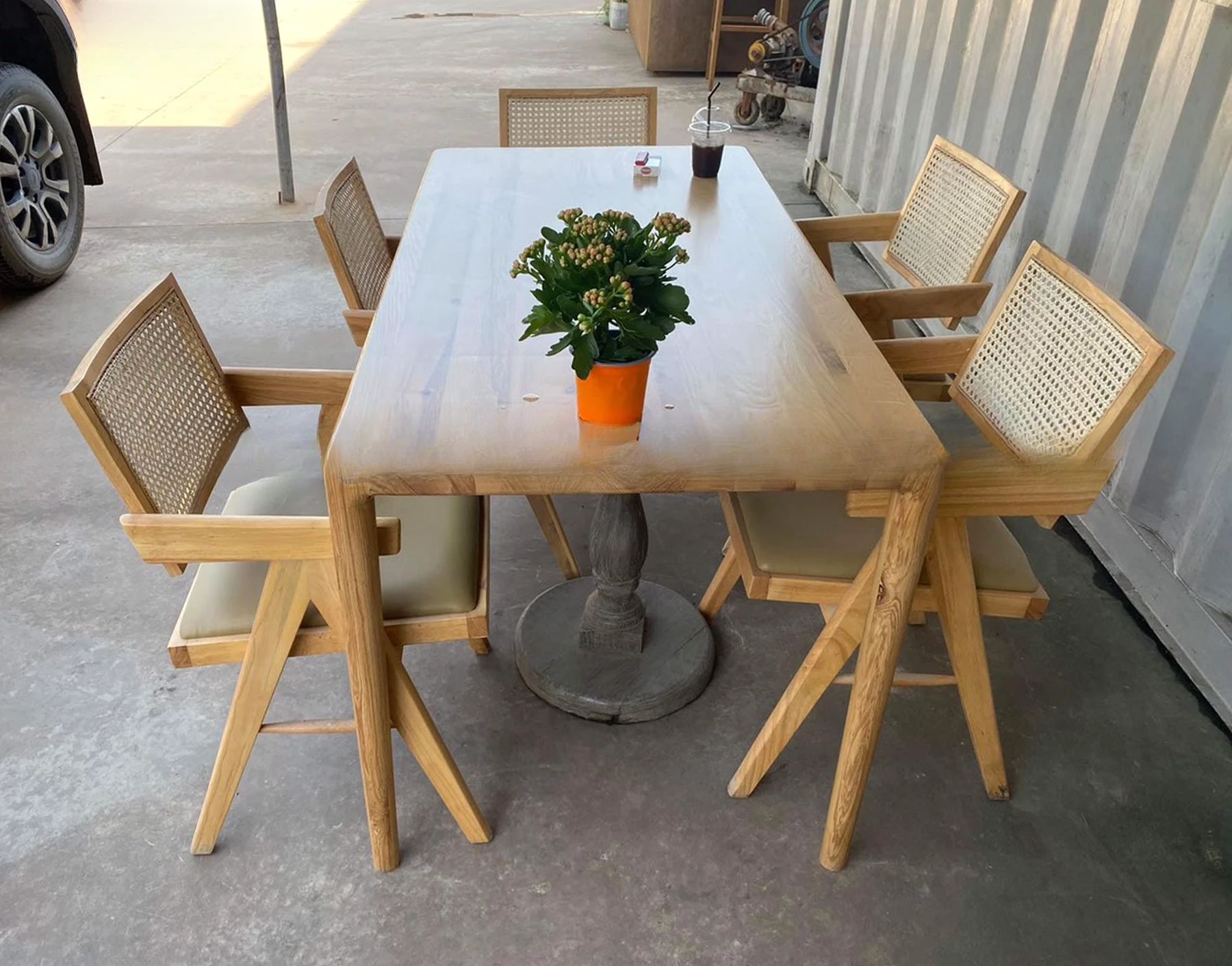 V-leg Dining Chair 18.5"x17.7"x30.7"