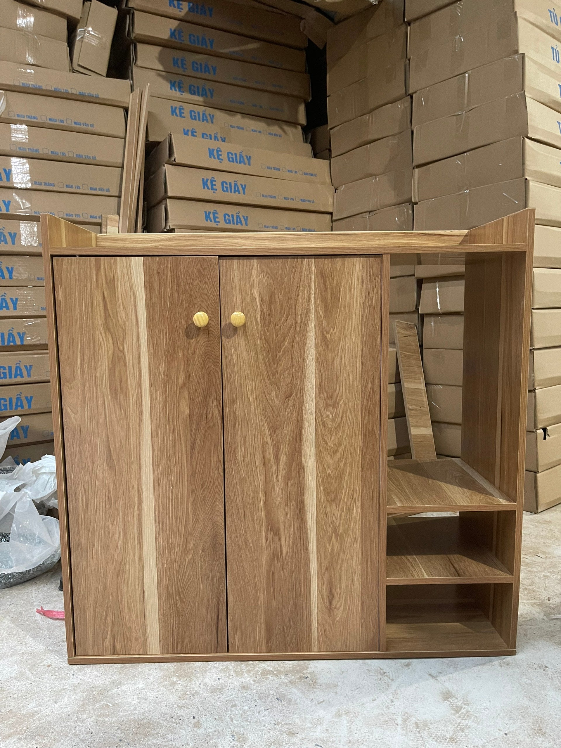 Modern Wooden Shoe Cabinet with 3 Compartments & Side Shelves – Space-Saving Entryway Storage Organizer for Small Apartments