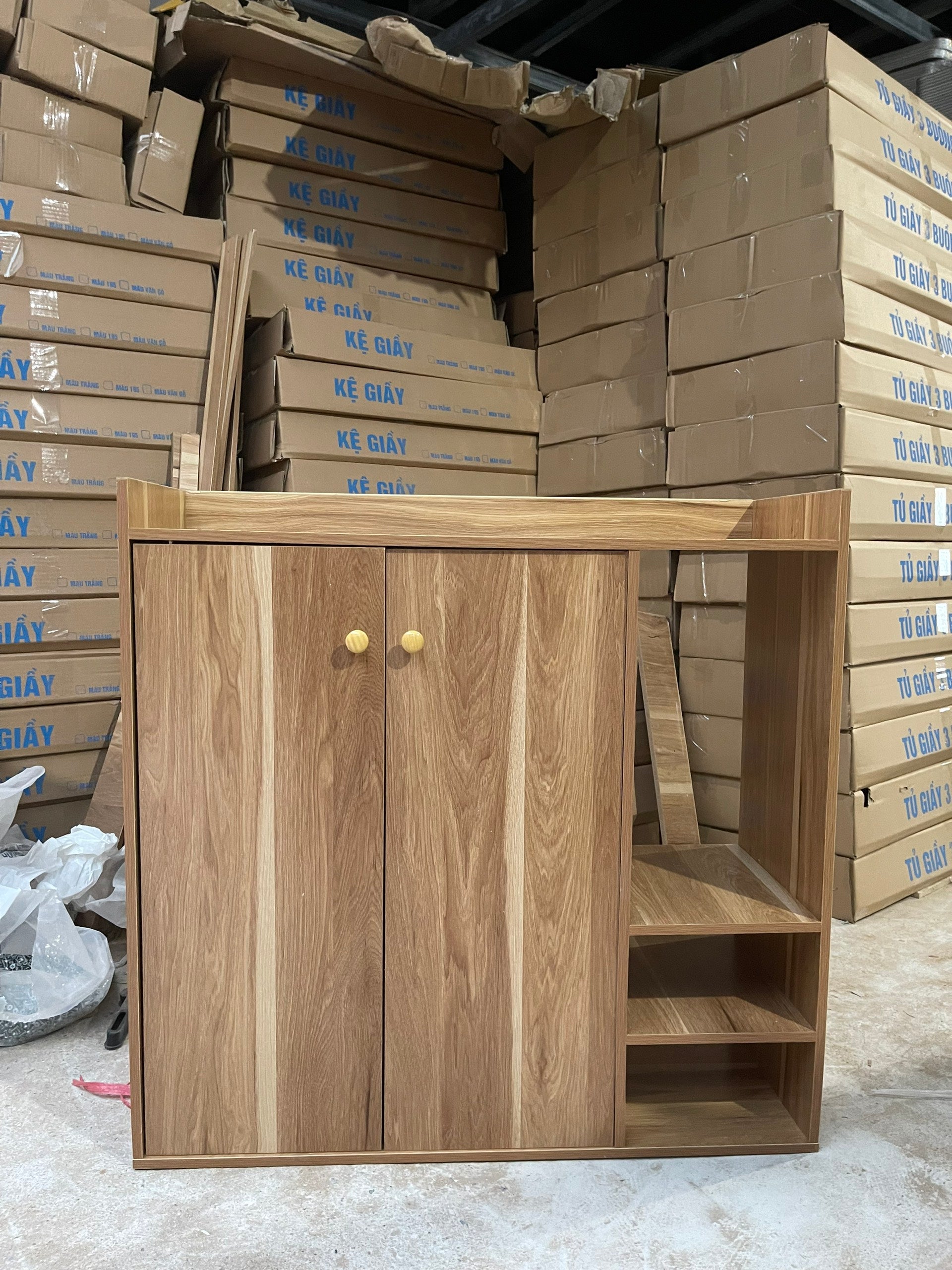 Modern Wooden Shoe Cabinet with 3 Compartments & Side Shelves – Space-Saving Entryway Storage Organizer for Small Apartments