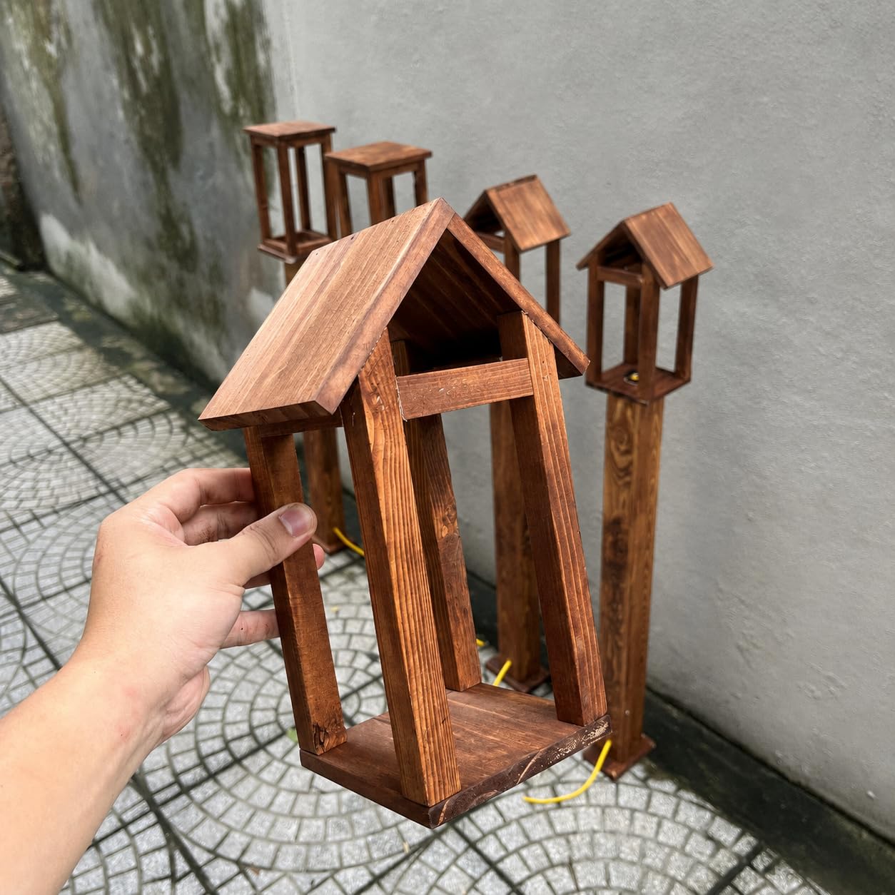 Wooden Lantern Post Stand for Outdoor, Rustic Wood Lamp Post Holder for Solar Lanterns, Decorative Garden Lantern Pedestal for Patio, Walkway, Yard & Porch, Brown, 35.4 Inch