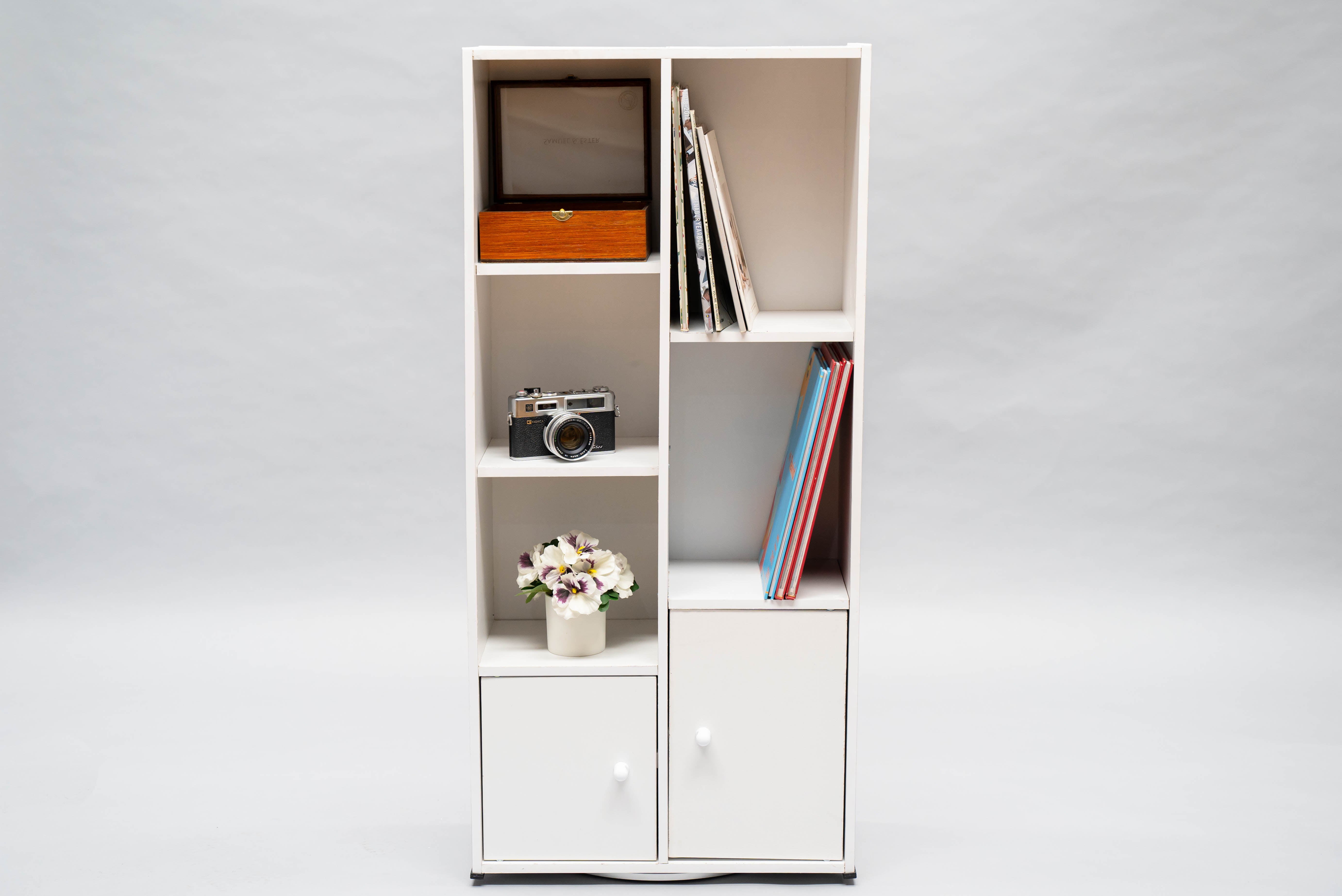 Modern Wooden Storage Cabinet with Doors – 6-Tier White Bookshelf & Organizer for Living Room or Office, 19.5 x 9.3 x 41.7 in (496 x 236 x 1060 mm)