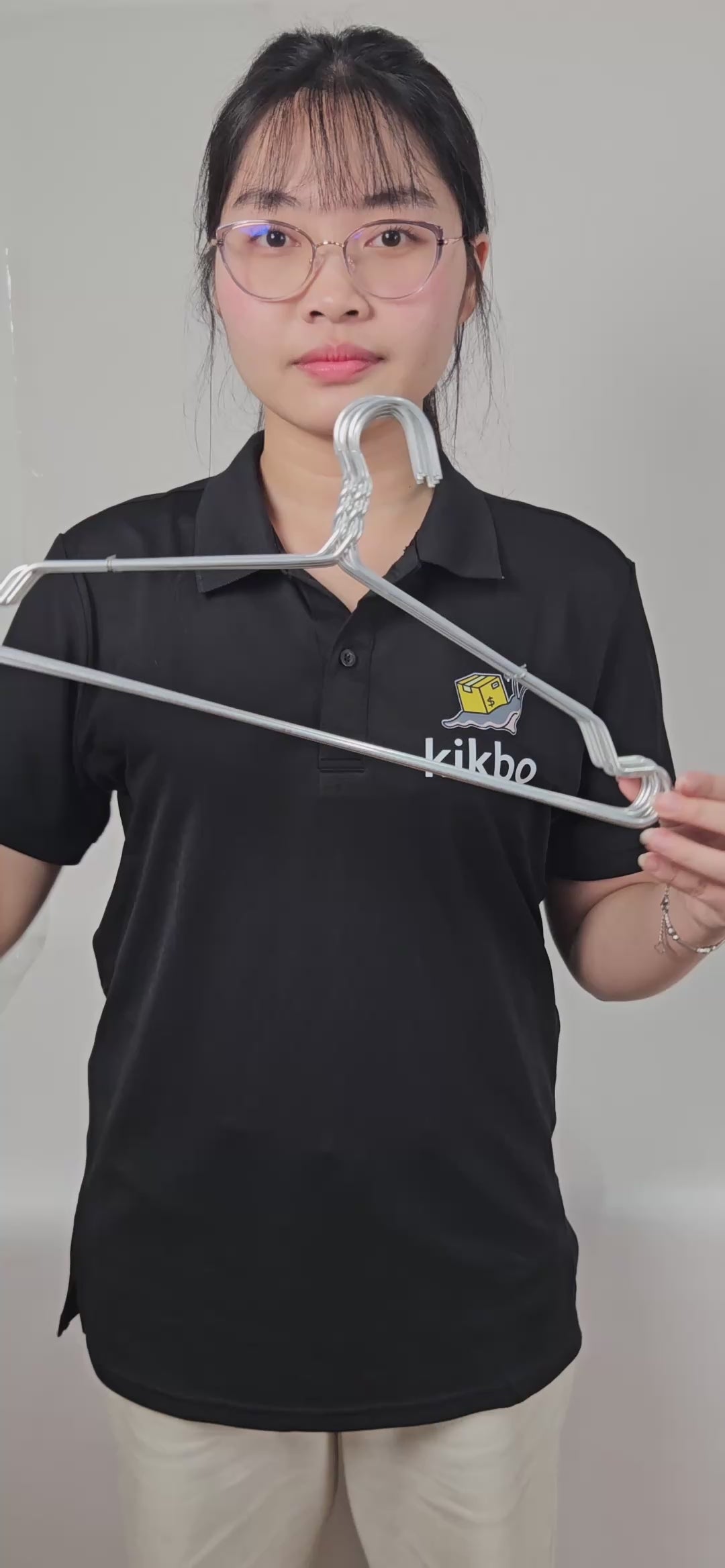 Metal Clothes Hangers - Standard & Heavy-Duty Gauge