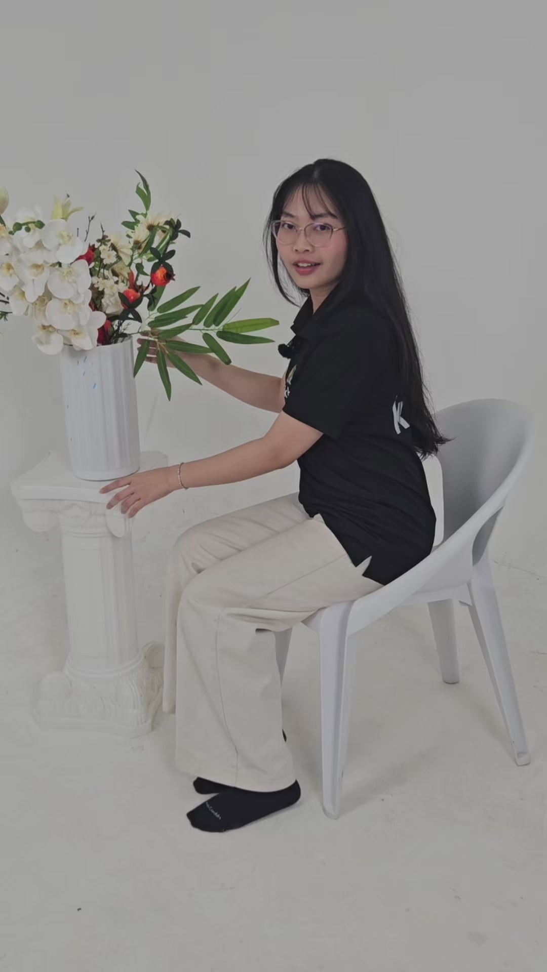 20/40 Pcs Modern Plastic Stacking Bucket Chair - Strong and Lightweight for Homes, Offices, Schools and Events